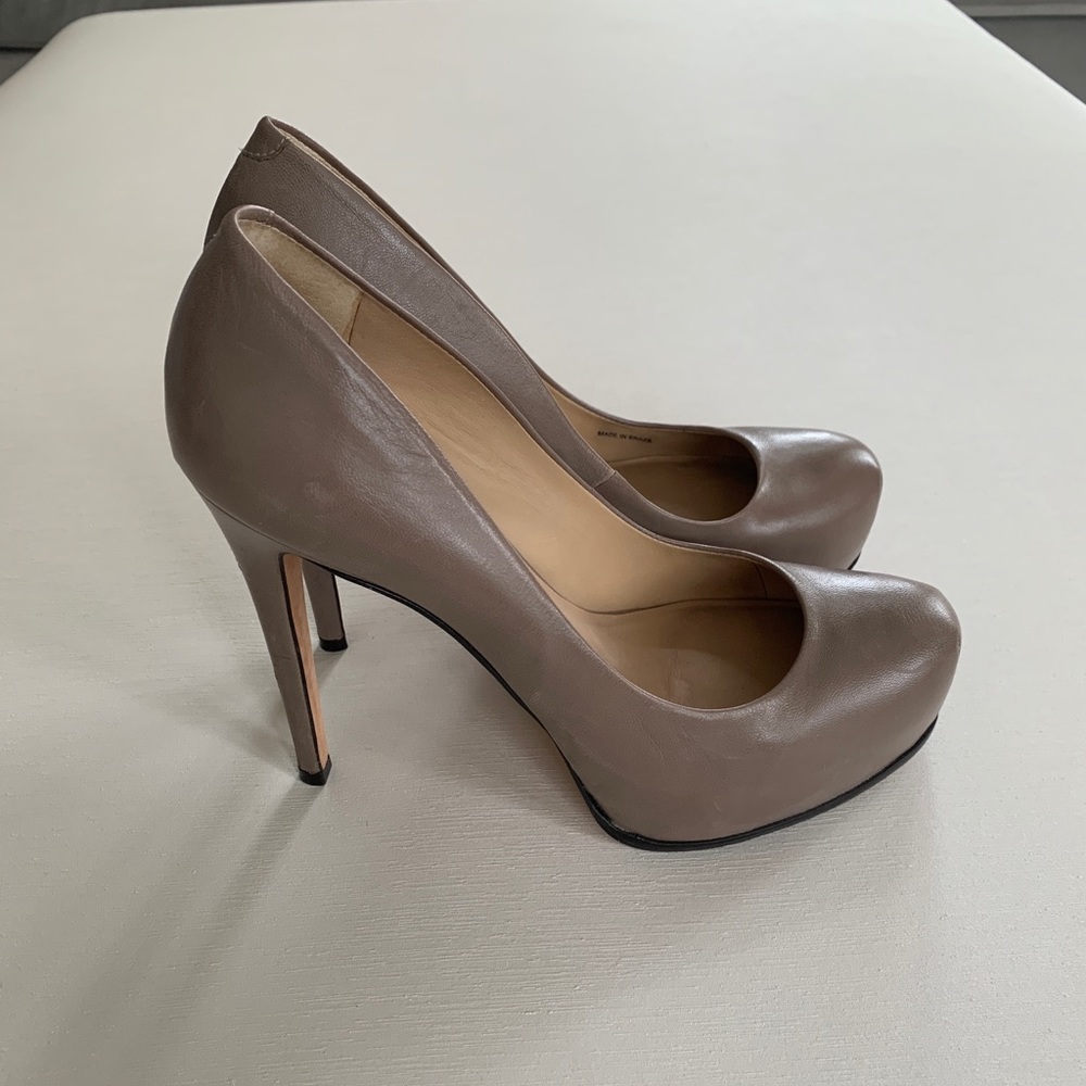 Pour la Victoire women’s pumps (size 9)